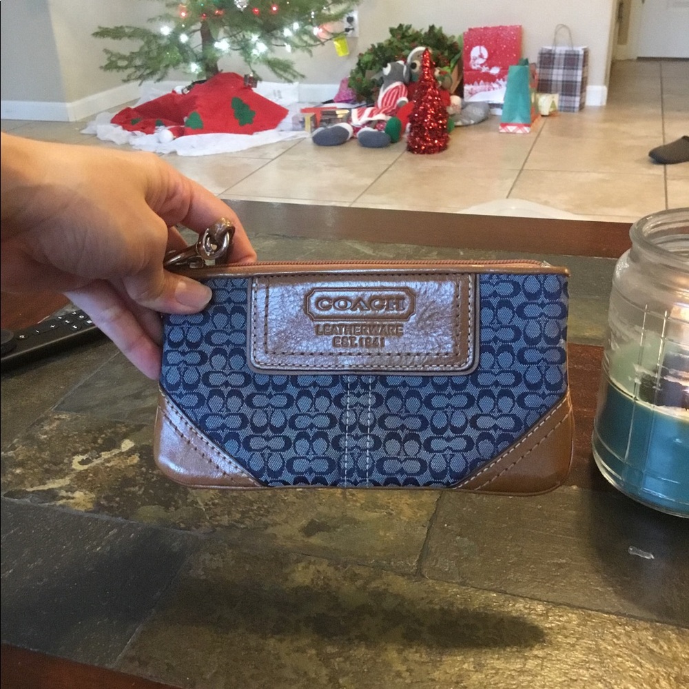 2 Coach Bundle: Wristlet Navy blue pattern + Black leather wallet